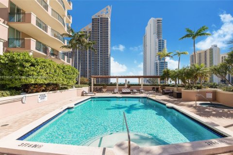 Condo in Sunny Isles Beach, Florida, 2 bedrooms  № 1860202 - photo 22