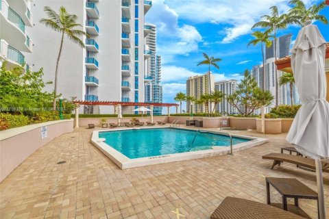 Condo in Sunny Isles Beach, Florida, 2 bedrooms  № 1860202 - photo 21