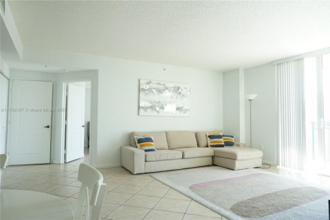 Condo in Sunny Isles Beach, Florida, 2 bedrooms  № 1860202 - photo 4