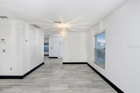 House in Gibsonton, Florida 3 bedrooms, 269.79 sq.m. № 1804975 - photo 6
