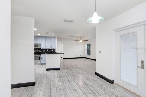 House in Gibsonton, Florida 3 bedrooms, 269.79 sq.m. № 1804975 - photo 14