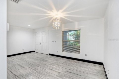 House in Gibsonton, Florida 3 bedrooms, 269.79 sq.m. № 1804975 - photo 7