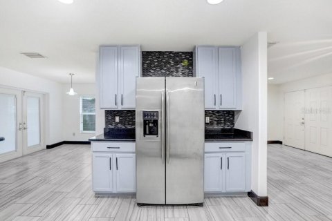House in Gibsonton, Florida 3 bedrooms, 269.79 sq.m. № 1804975 - photo 11