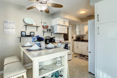 Apartamento en alquiler en Redington Shores, Florida, 2 dormitorios, 110 m2 № 1850224 - foto 5