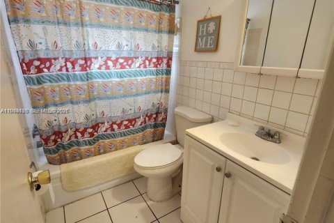 Condo in Hollywood, Florida, 1 bedroom  № 2001740 - photo 9
