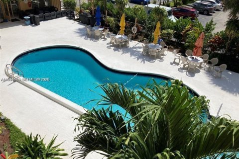 Condo in Hollywood, Florida, 1 bedroom  № 2001740 - photo 3