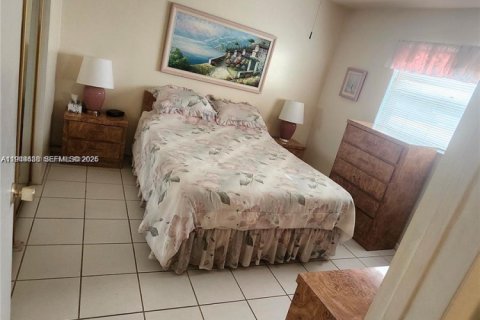 Condo in Hollywood, Florida, 1 bedroom  № 2001740 - photo 8