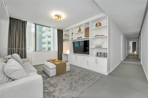 Condominio en venta en Hallandale Beach, Florida, 3 dormitorios, 235.04 m2 № 1874525 - foto 21