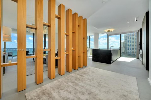 Condominio en venta en Hallandale Beach, Florida, 3 dormitorios, 235.04 m2 № 1874525 - foto 1