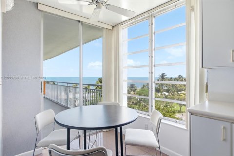 Condo in Key Biscayne, Florida, 3 bedrooms  № 2145697 - photo 10
