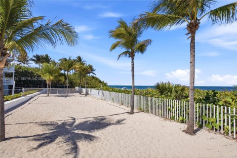 Condo in Key Biscayne, Florida, 3 bedrooms  № 2145697 - photo 28
