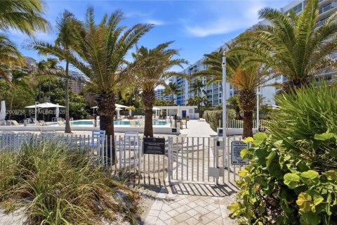 Condo in Key Biscayne, Florida, 3 bedrooms  № 2145697 - photo 27