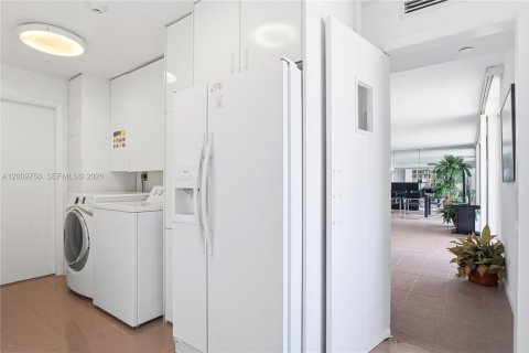 Condo in Key Biscayne, Florida, 3 bedrooms  № 2145697 - photo 22
