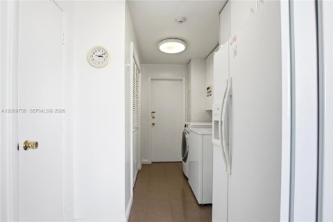 Condo in Key Biscayne, Florida, 3 bedrooms  № 2145697 - photo 20
