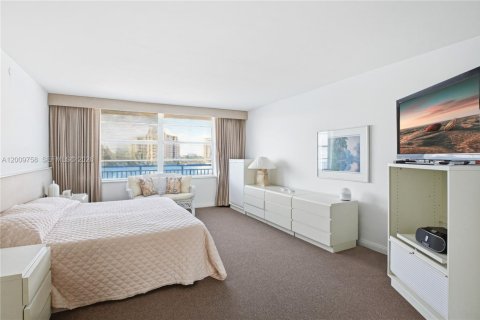 Condo in Key Biscayne, Florida, 3 bedrooms  № 2145697 - photo 17
