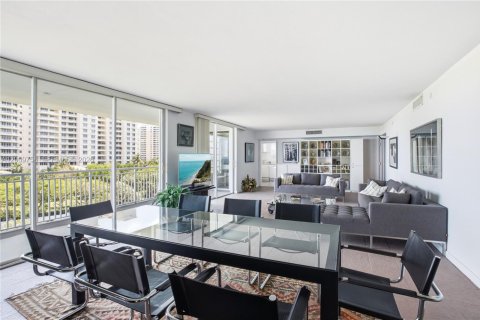 Condo in Key Biscayne, Florida, 3 bedrooms  № 2145697 - photo 5