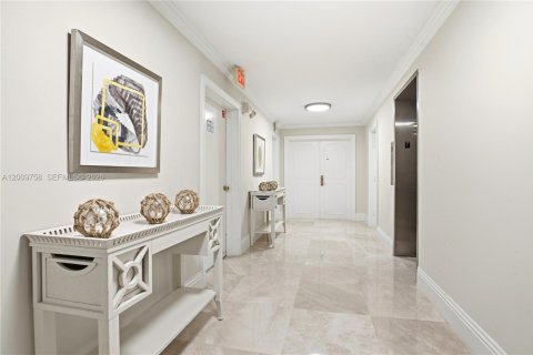 Condo in Key Biscayne, Florida, 3 bedrooms  № 2145697 - photo 23