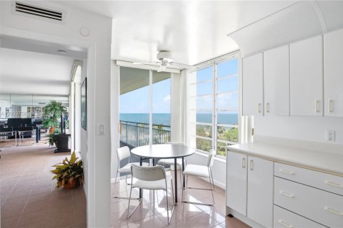 Condo in Key Biscayne, Florida, 3 bedrooms  № 2145697 - photo 9