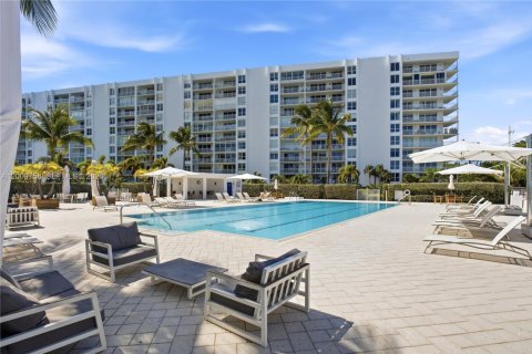 Condo in Key Biscayne, Florida, 3 bedrooms  № 2145697 - photo 29
