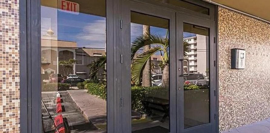 Condominio en Hallandale Beach, Florida, 1 dormitorio № 1093190
