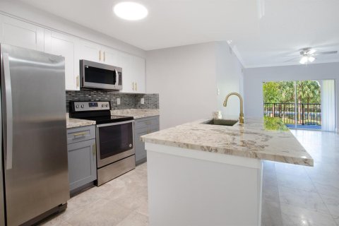 Condo in Coral Springs, Florida, 3 bedrooms № 2184349 - photo 6