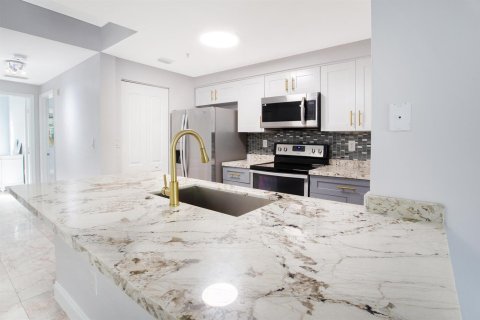 Condo in Coral Springs, Florida, 3 bedrooms № 2184349 - photo 2