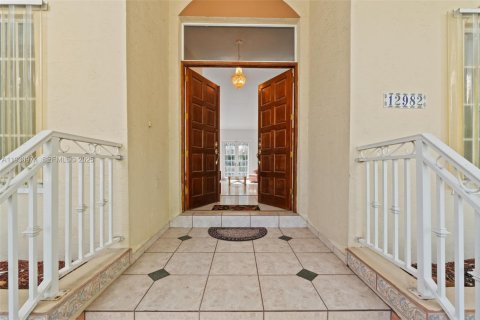 Купить виллу или дом в Майами, Флорида 5 спален, 296.73м2, № 1989958 - фото 24