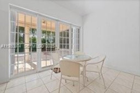 Купить виллу или дом в Майами, Флорида 5 спален, 296.73м2, № 1989958 - фото 12