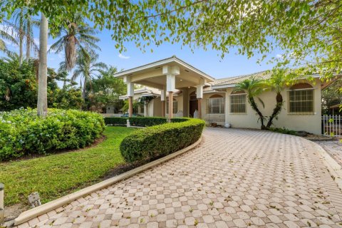 Купить виллу или дом в Майами, Флорида 5 спален, 296.73м2, № 1989958 - фото 1