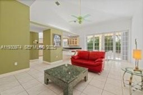 Купить виллу или дом в Майами, Флорида 5 спален, 296.73м2, № 1989958 - фото 11