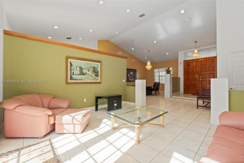 Купить виллу или дом в Майами, Флорида 5 спален, 296.73м2, № 1989958 - фото 19