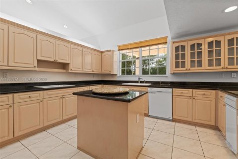 Купить виллу или дом в Майами, Флорида 5 спален, 296.73м2, № 1989958 - фото 17