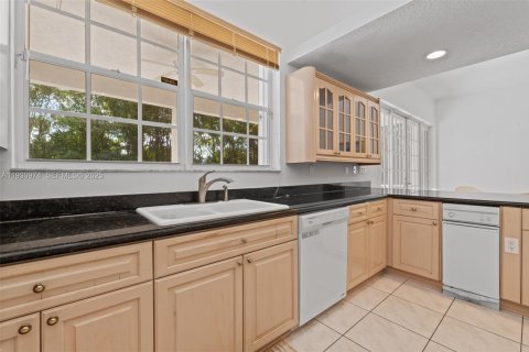 Купить виллу или дом в Майами, Флорида 5 спален, 296.73м2, № 1989958 - фото 14