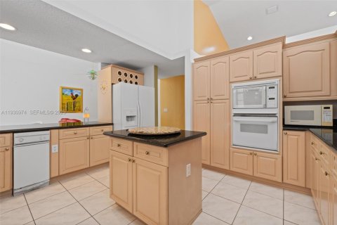 Купить виллу или дом в Майами, Флорида 5 спален, 296.73м2, № 1989958 - фото 15