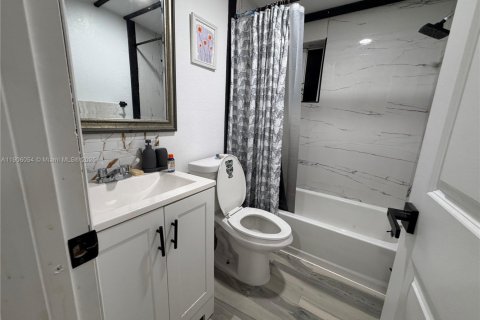 Снять в аренду коммерческую недвижимость в Норт-Майами-Бич, Флорида 1 спальня, 125.6м2, № 1957043 - фото 8