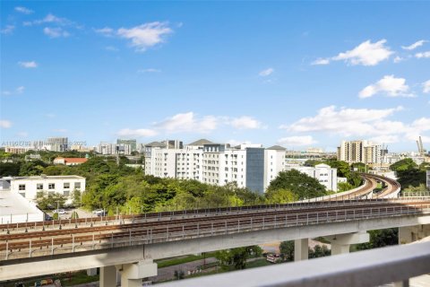 Condo in Miami, Florida, 2 bedrooms  № 1964143 - photo 7