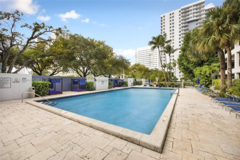 Condo in Miami, Florida, 2 bedrooms  № 1964143 - photo 22