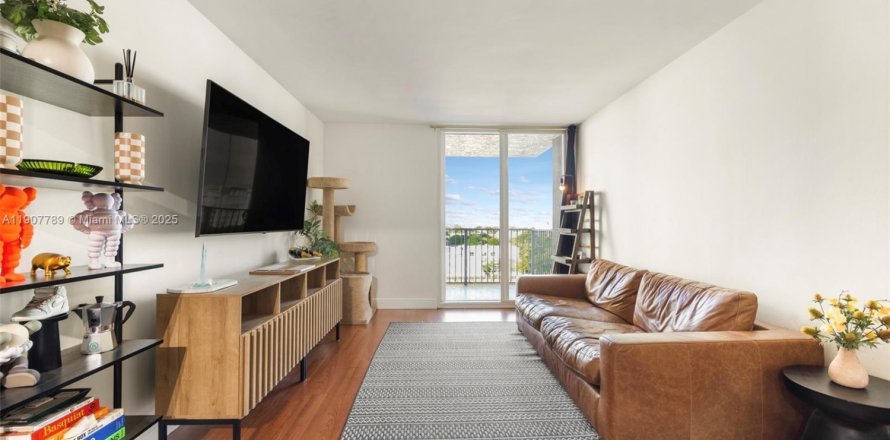 Condo in Miami, Florida, 2 bedrooms  № 1964143