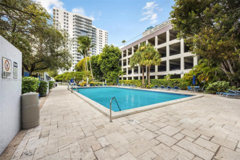 Condo in Miami, Florida, 2 bedrooms  № 1964143 - photo 20