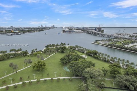 Купить кондоминиум в Майами, Флорида 2 спальни, 122.91м2, № 2002035 - фото 12