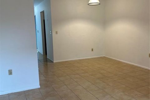 Condominio en alquiler en Gainesville, Florida, 2 dormitorios, 92.9 m2 № 1755298 - foto 2
