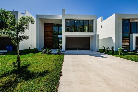 Купить виллу или дом в Тампа, Флорида 4 комнаты, 236.99м2, № 1912824 - фото 1