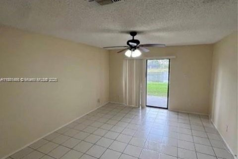 Condominio en venta en Coral Springs, Florida, 3 dormitorios, 121.24 m2 № 1929624 - foto 10