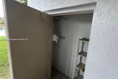 Condominio en venta en Coral Springs, Florida, 3 dormitorios, 121.24 m2 № 1929624 - foto 9