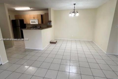 Condominio en venta en Coral Springs, Florida, 3 dormitorios, 121.24 m2 № 1929624 - foto 1