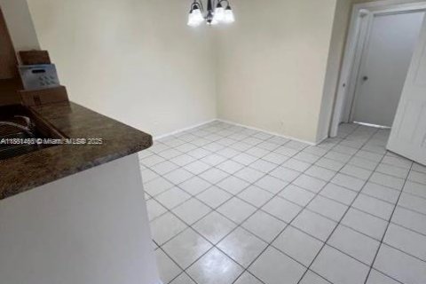 Condominio en venta en Coral Springs, Florida, 3 dormitorios, 121.24 m2 № 1929624 - foto 11