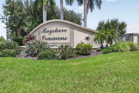 Townhouse in BAYSHORE COMMONS in North Fort Myers, Florida 3 bedrooms, 147.06 sq.m. № 2352488