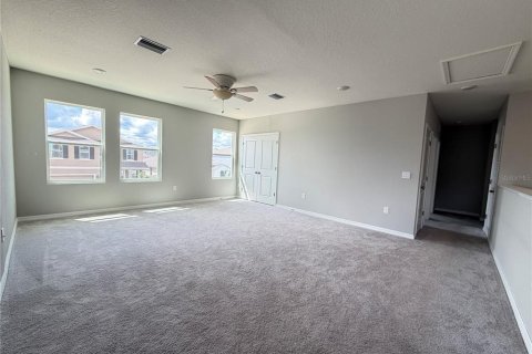 House in Wesley Chapel, Florida 4 bedrooms, 256.04 sq.m. № 2377635 - photo 14