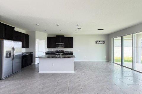 House in Wesley Chapel, Florida 4 bedrooms, 256.04 sq.m. № 2377635 - photo 6