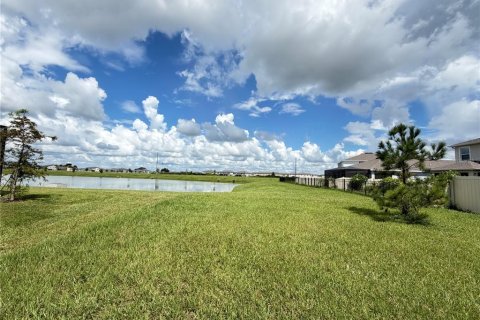 House in Wesley Chapel, Florida 4 bedrooms, 256.04 sq.m. № 2377635 - photo 26